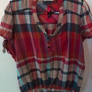 woman’s scrunched up shirt